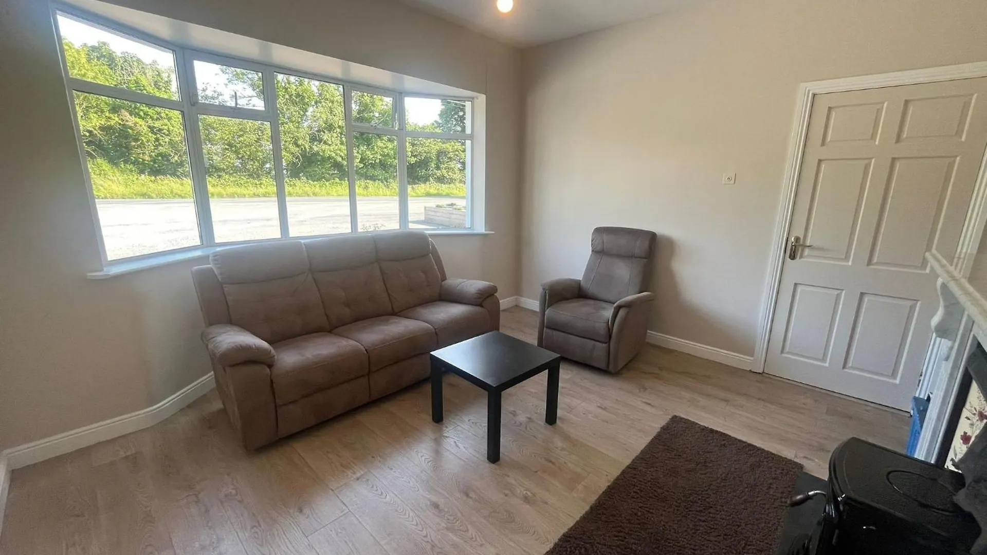 Yeats Lodge Self Catering Apartment And Bar Galway Ireland
