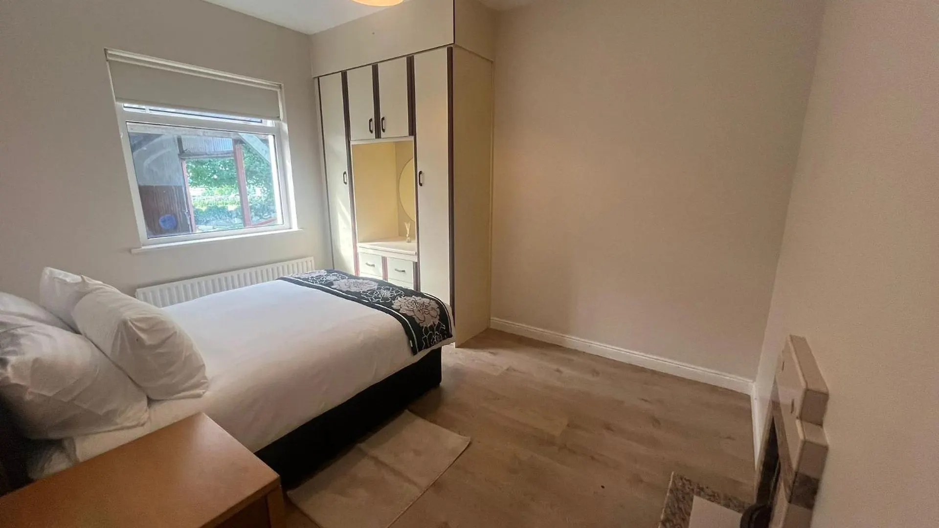 Yeats Lodge Self Catering Apartment And Bar Galway