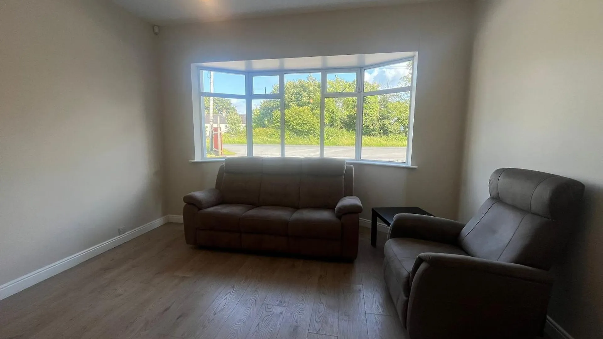 Yeats Lodge Self Catering Apartment And Bar Galway