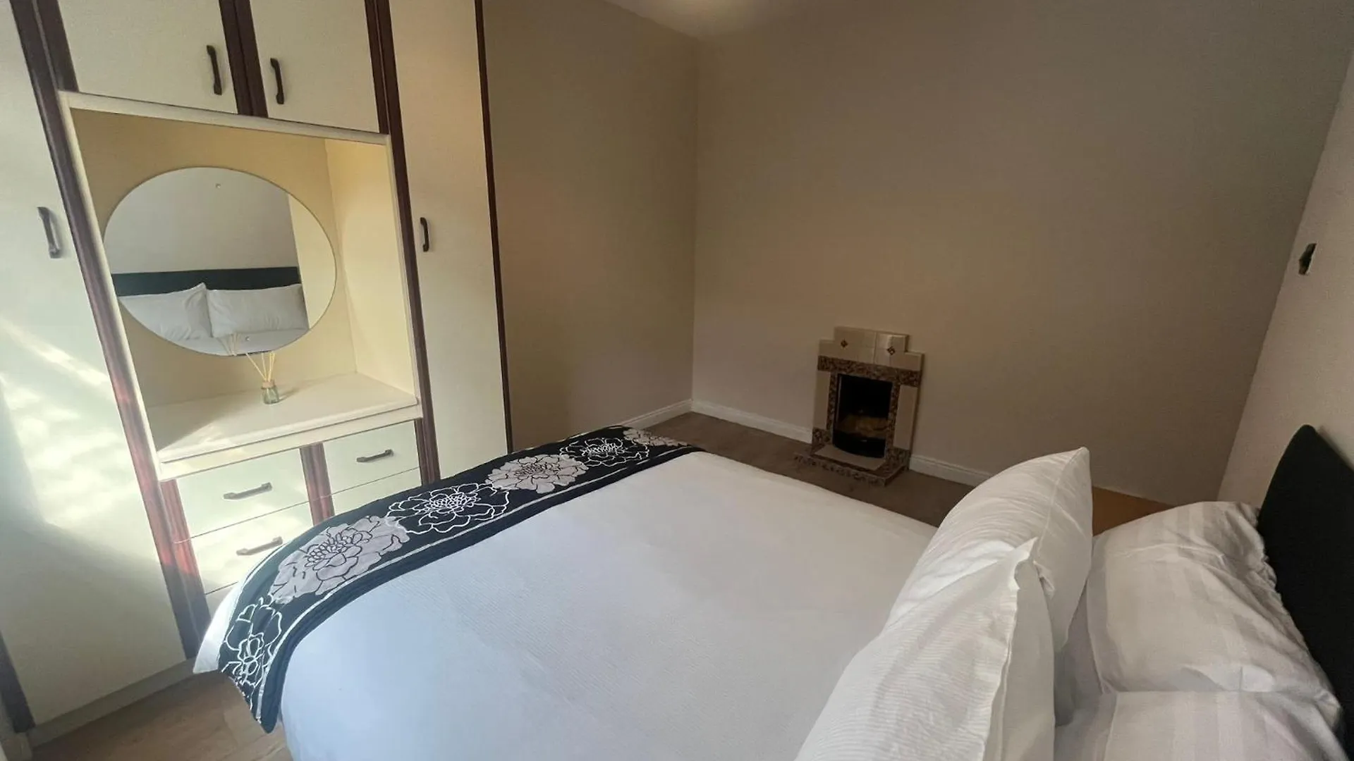 Yeats Lodge Self Catering Apartment And Bar Galway